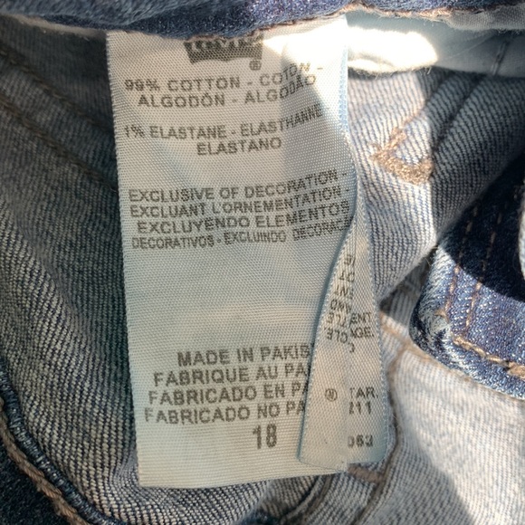 Levi’s San Francisco capris - Picture 8 of 9